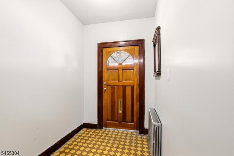 Property listing MLS 4048104 photo 4