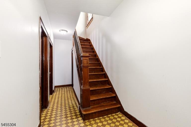 Property listing MLS 4048104 photo 5