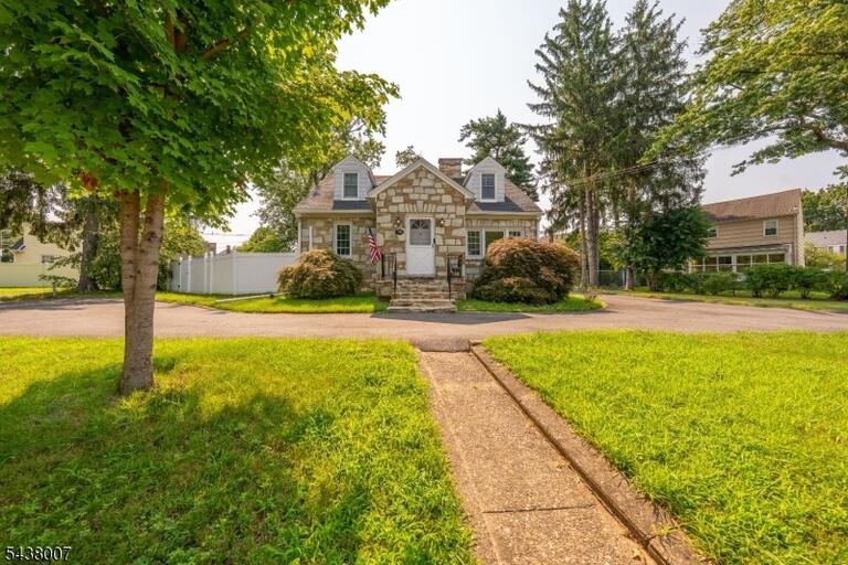 Property listing MLS 4048107 photo 3