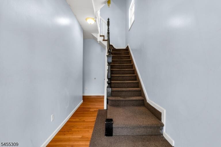 Property listing MLS 4048110 photo 4
