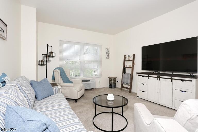 Property listing MLS 4048125 photo 7