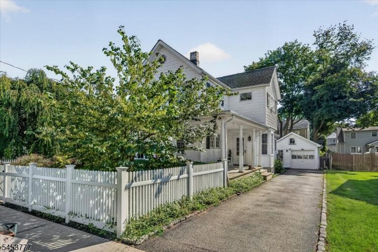 Property listing MLS 4048126 photo 3