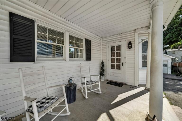 Property listing MLS 4048126 photo 9
