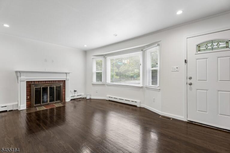 Property listing MLS 4048131 photo 4