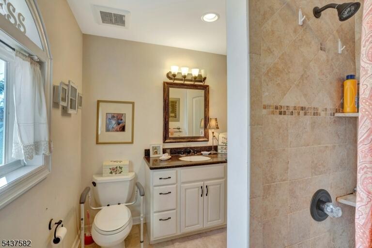 Property listing MLS 4048132 photo 33