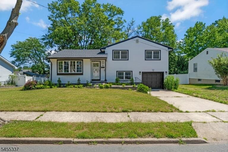 Property listing MLS 4048139 photo 2