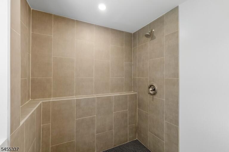 Property listing MLS 4048139 photo 24