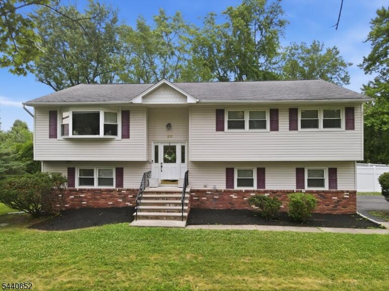 Property listing MLS 4048140 photo 1