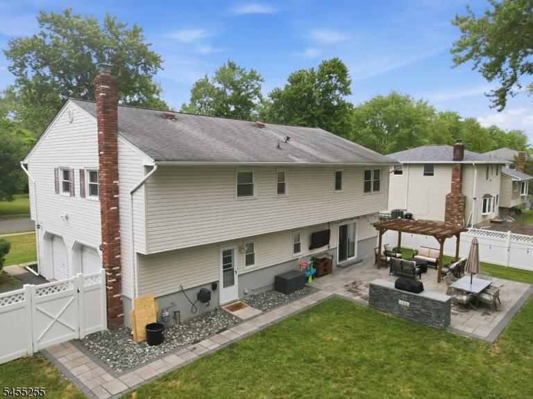 Property listing MLS 4048140 photo 31