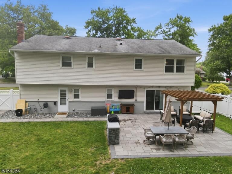 Property listing MLS 4048140 photo 32