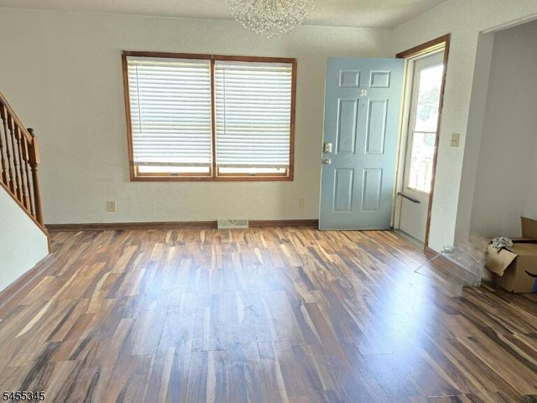 Property listing MLS 4048144 photo 3