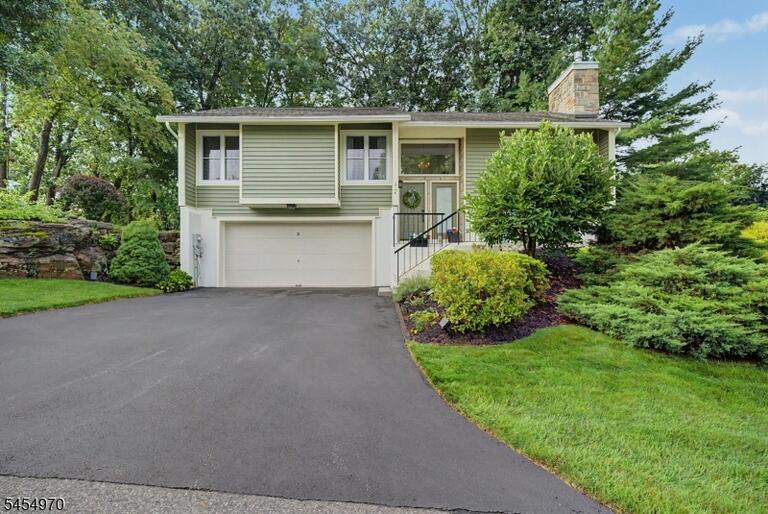 Property listing MLS 4048153 photo 1