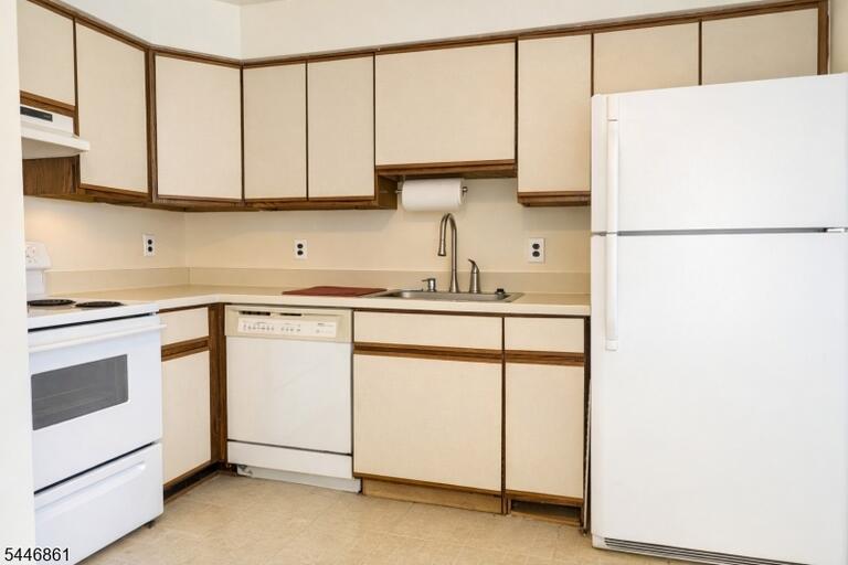 Property listing MLS 4048157 photo 8