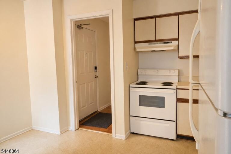 Property listing MLS 4048157 photo 9