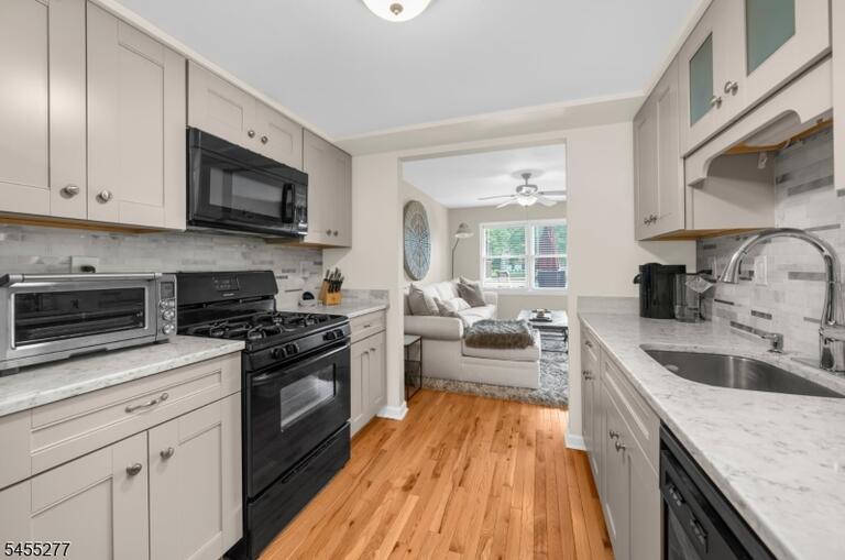 Property listing MLS 4048158 photo 9