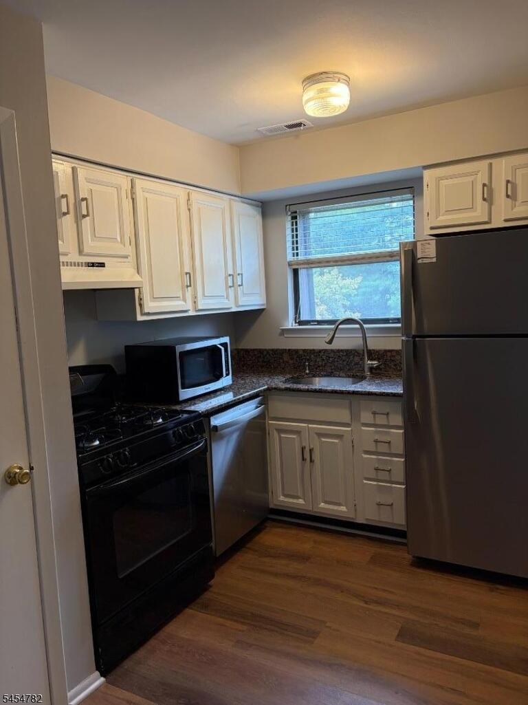 Property listing MLS 4048164 photo 2