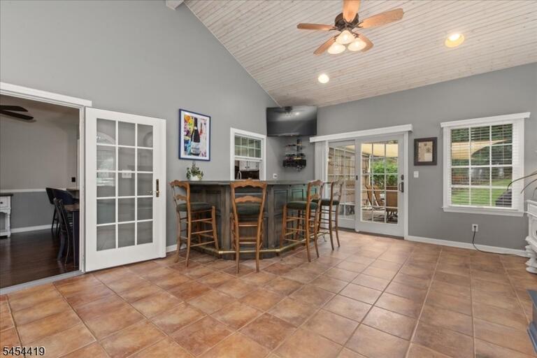 Property listing MLS 4048165 photo 21