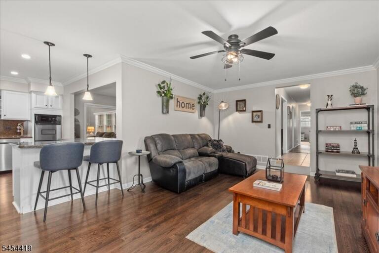 Property listing MLS 4048165 photo 8