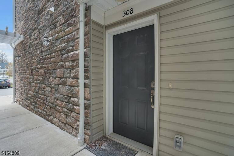 Property listing MLS 4048212 photo 3