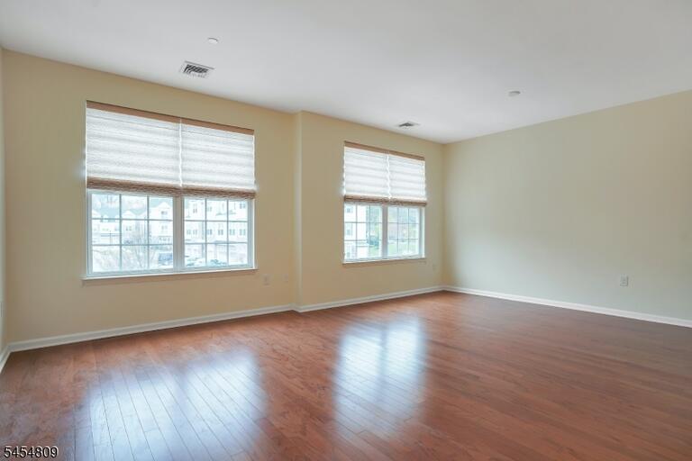 Property listing MLS 4048212 photo 4