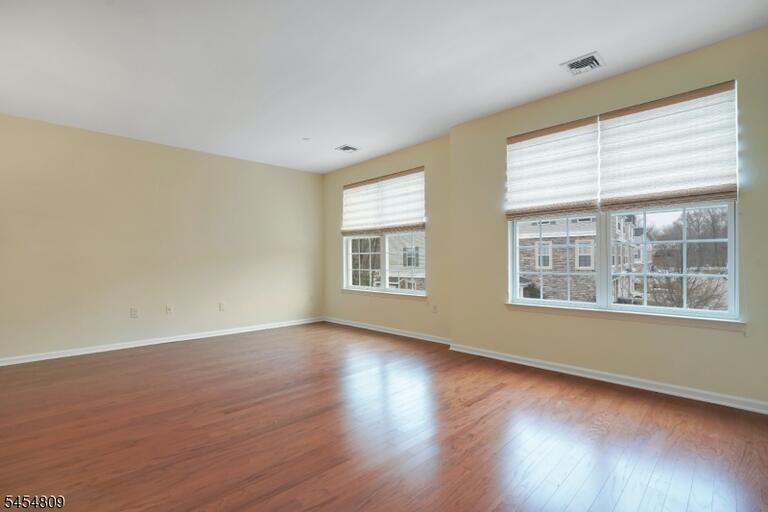 Property listing MLS 4048212 photo 5