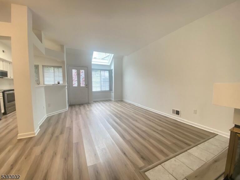 Property listing MLS 4048226 photo 4