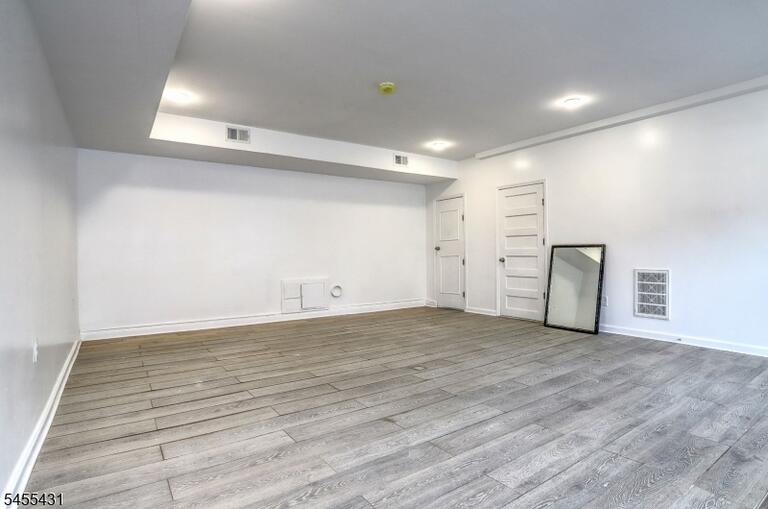 Property listing MLS 4048233 photo 3