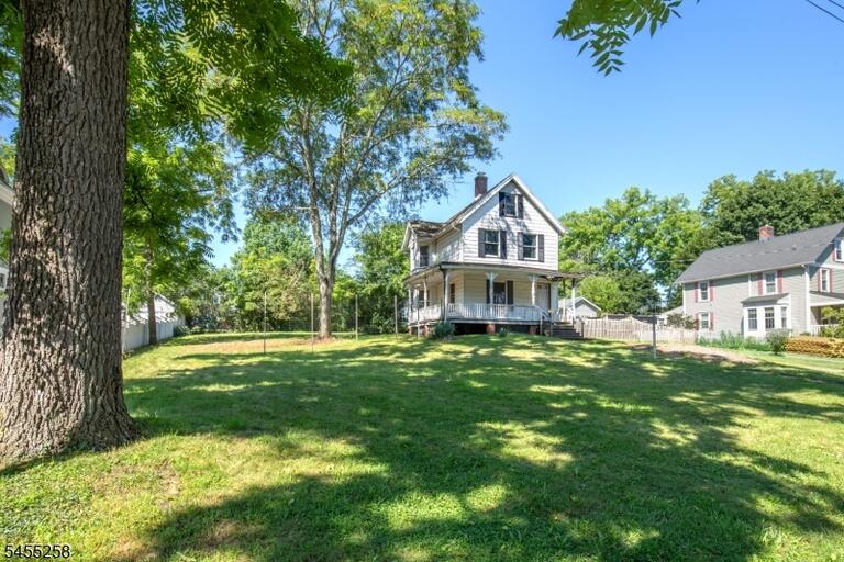 Property listing MLS 4048237 photo 1