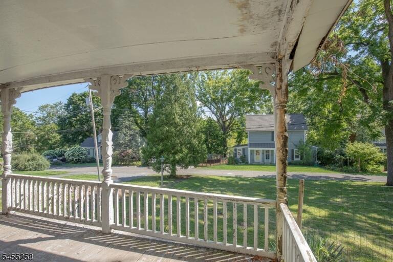 Property listing MLS 4048237 photo 4