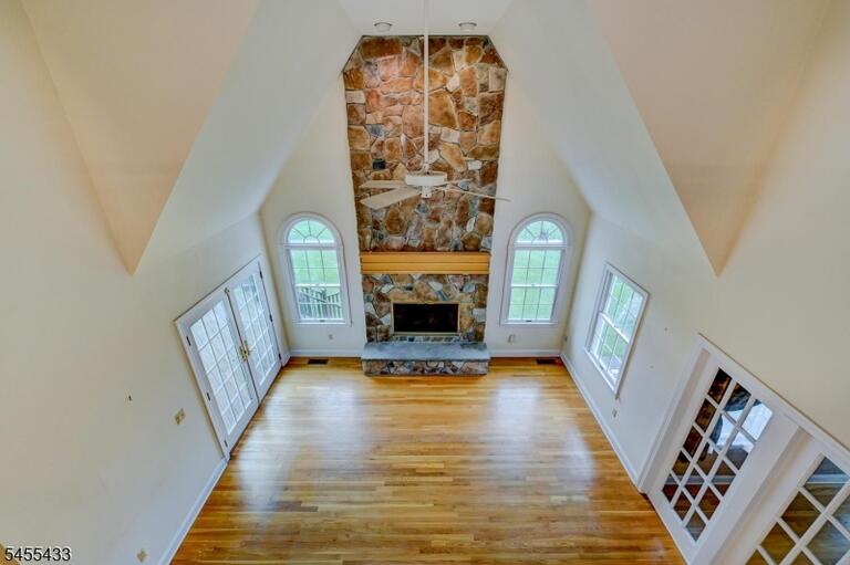Property listing MLS 4048240 photo 26