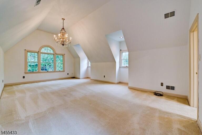 Property listing MLS 4048240 photo 27