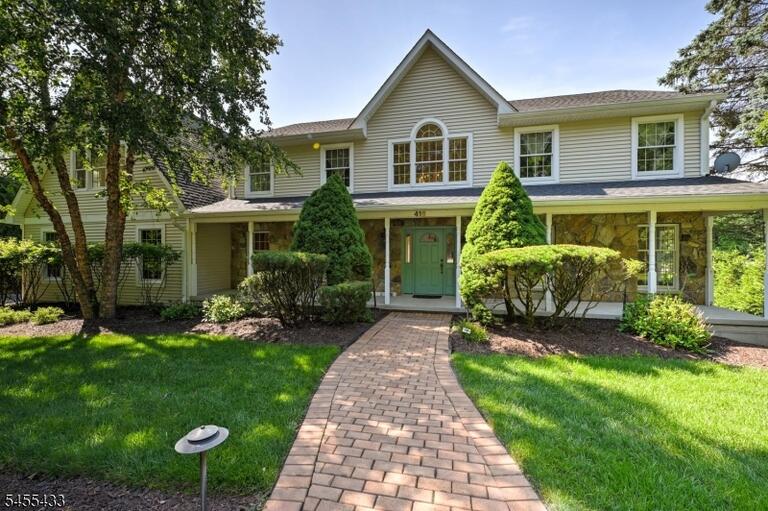 Property listing MLS 4048240 photo 3