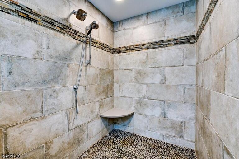 Property listing MLS 4048240 photo 34
