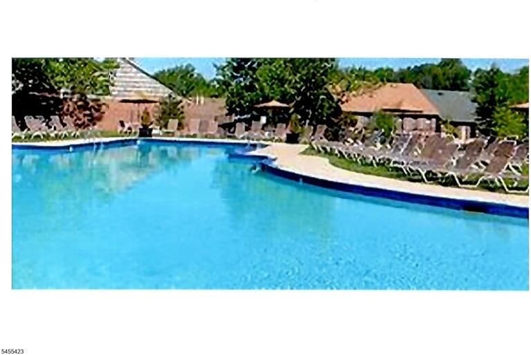 Property listing MLS 4048252 photo 11