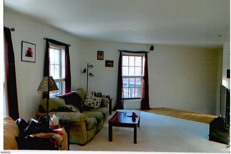 Property listing MLS 4048252 photo 5