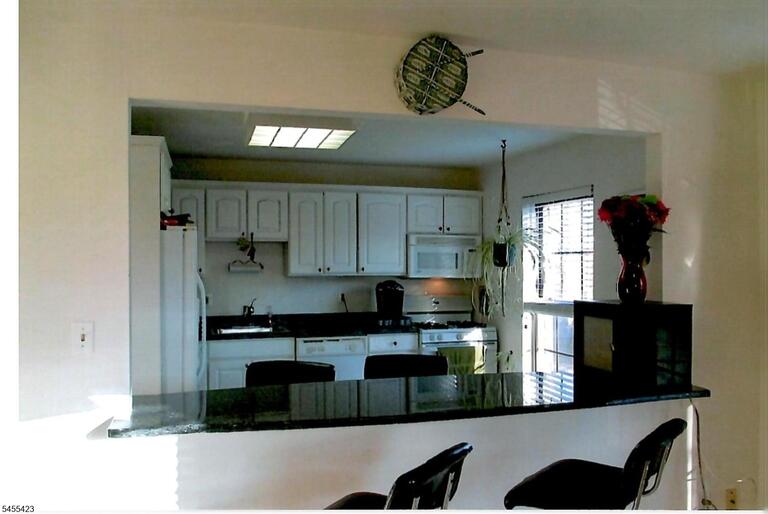 Property listing MLS 4048252 photo 7