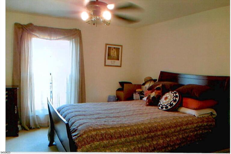 Property listing MLS 4048252 photo 9