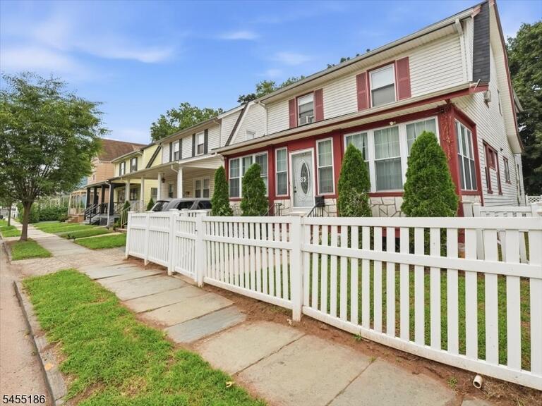 Property listing MLS 4048258 photo 2