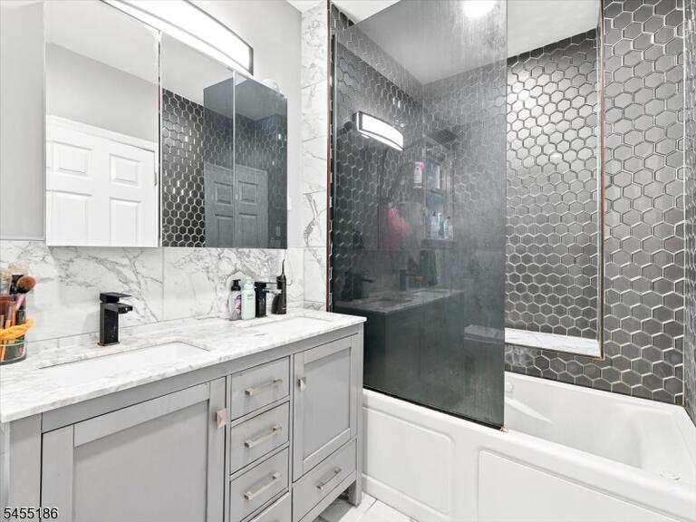 Property listing MLS 4048258 photo 8