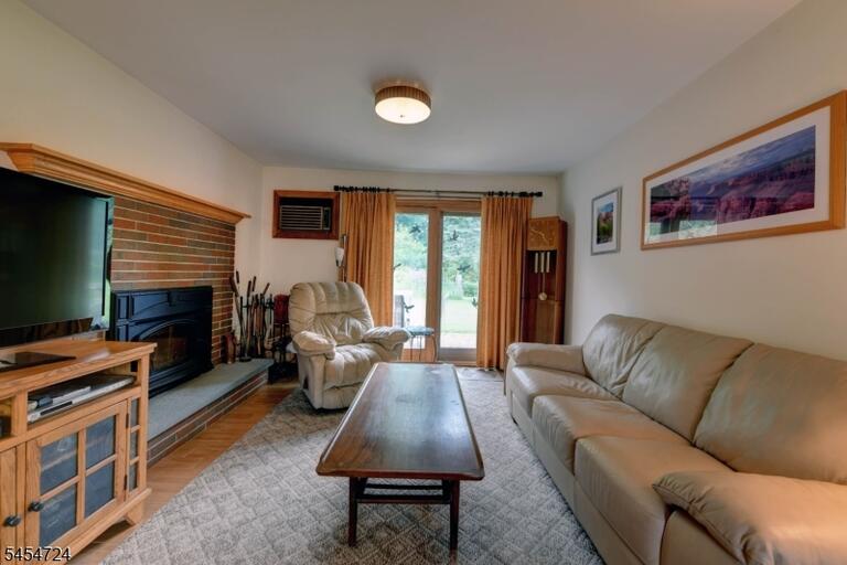 Property listing MLS 4048262 photo 7