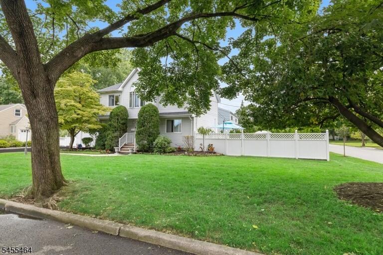 Property listing MLS 4048271 photo 3