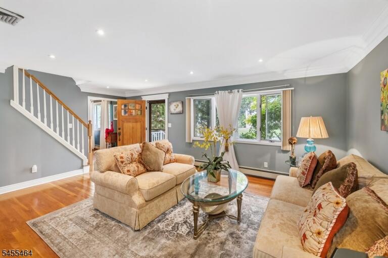 Property listing MLS 4048271 photo 6