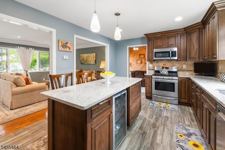 Property listing MLS 4048271 photo 9