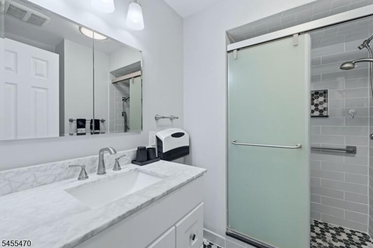 Property listing MLS 4048277 photo 22