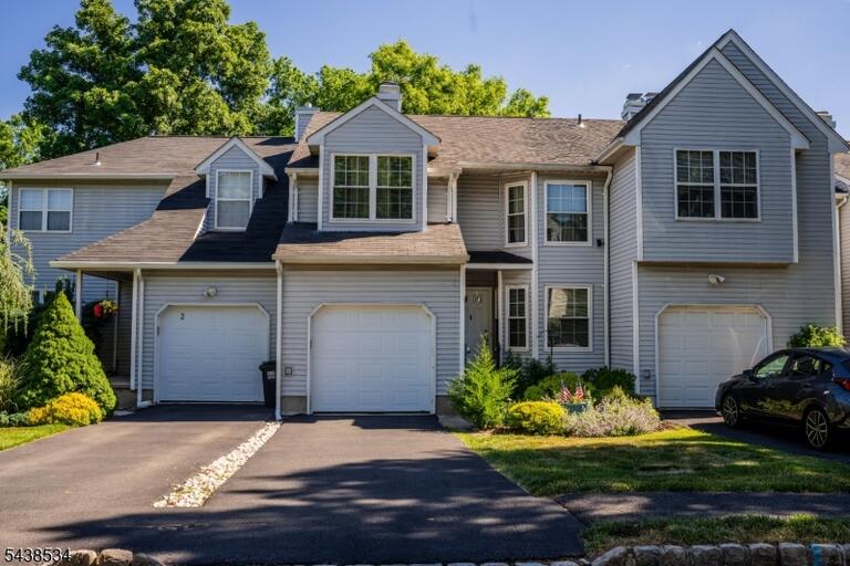 Property listing MLS 4048300 photo 2