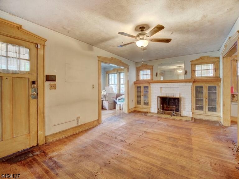 Property listing MLS 4048302 photo 1