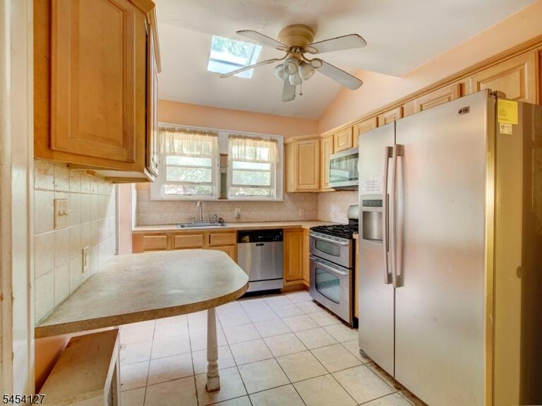 Property listing MLS 4048302 photo 14