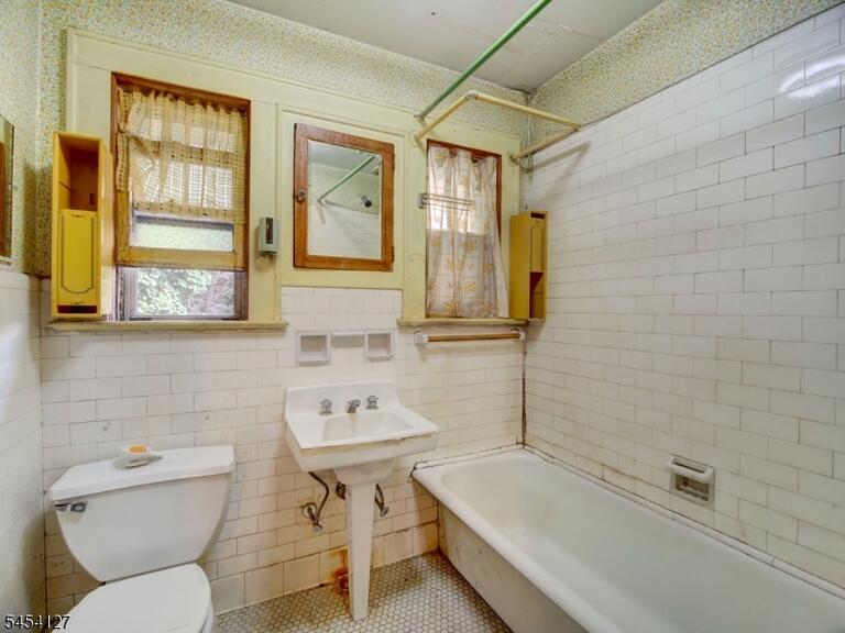 Property listing MLS 4048302 photo 18