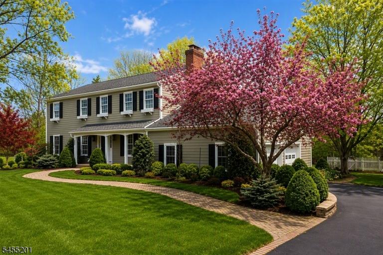 Property listing MLS 4048303 photo 1
