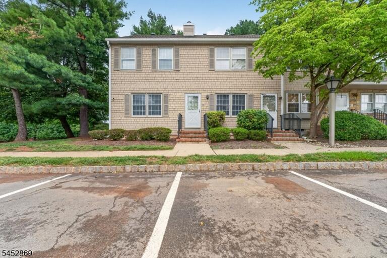 Property listing MLS 4048304 photo 1